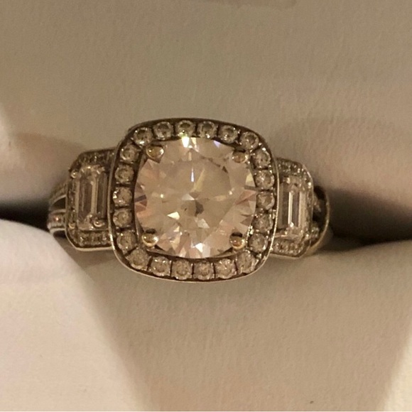 Simon G Halo Engagement Setting in 18k white gold. Great price! Gorgeous! - Picture 7 of 9